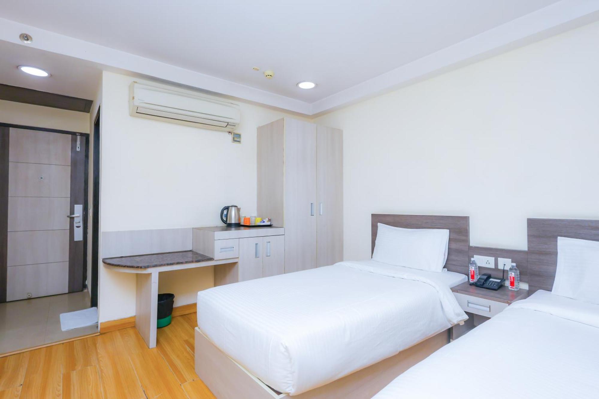 Hyphen Business Hotel Ноида Екстериор снимка