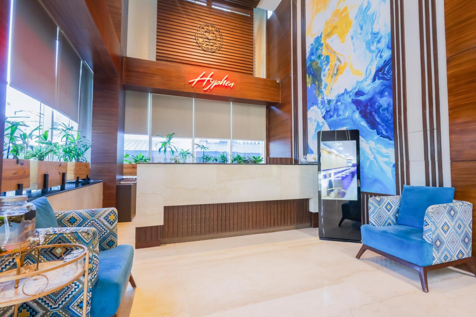 Hyphen Business Hotel Ноида Екстериор снимка