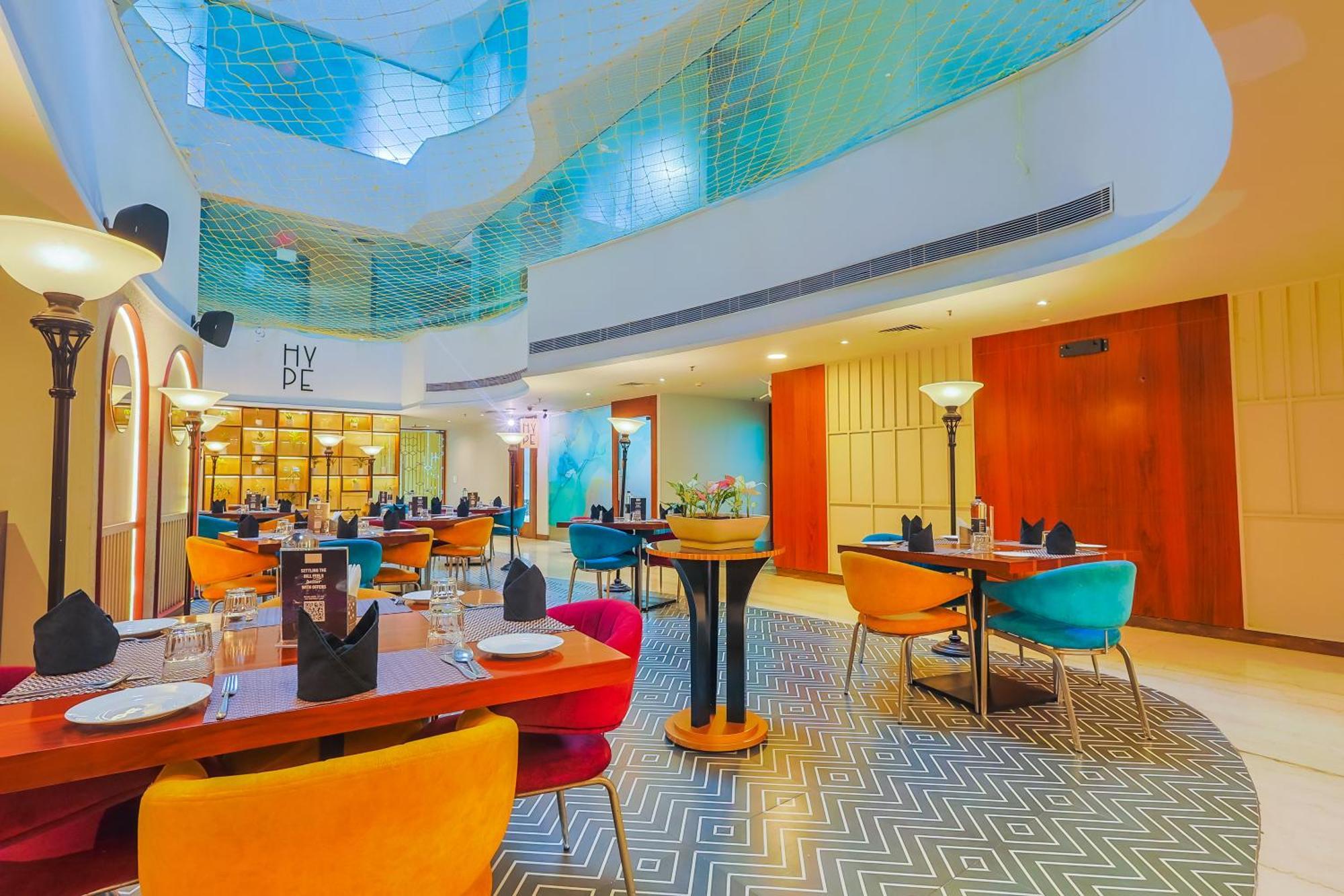 Hyphen Business Hotel Ноида Екстериор снимка